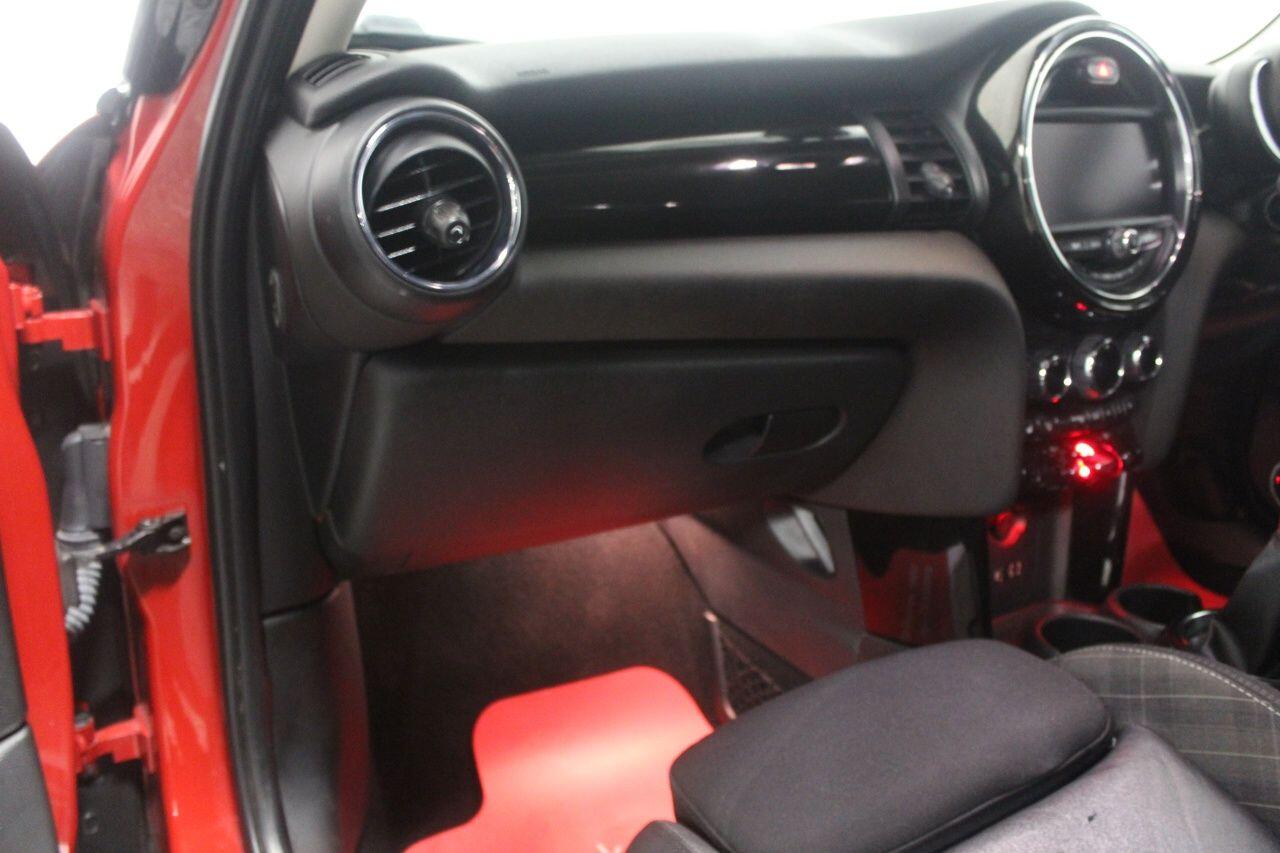 Mini Hatch view 29
