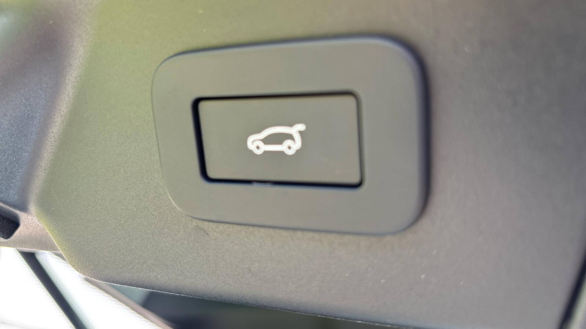 Land Rover Range Rover Velar view 46