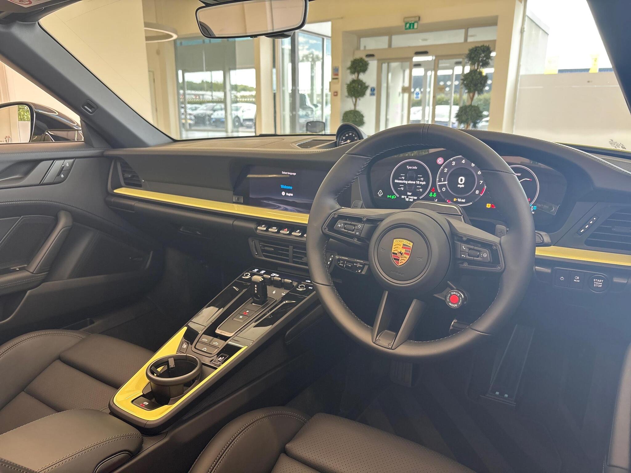 Porsche 911 view 35