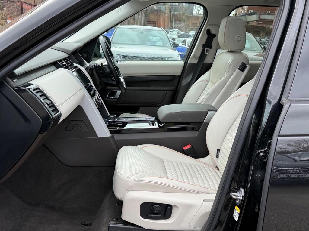 Land Rover Discovery view 17