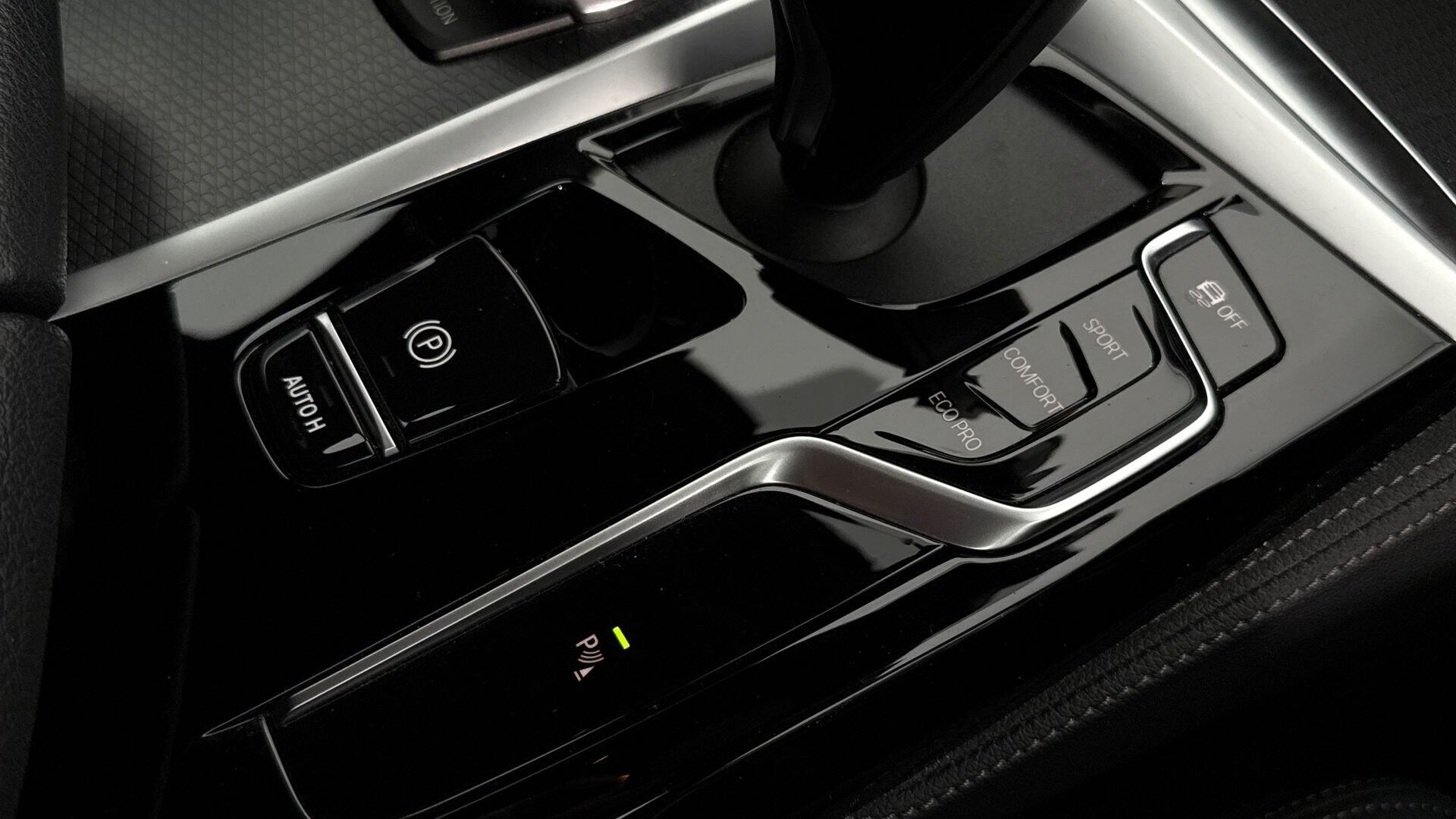 BMW 5 Series view 20