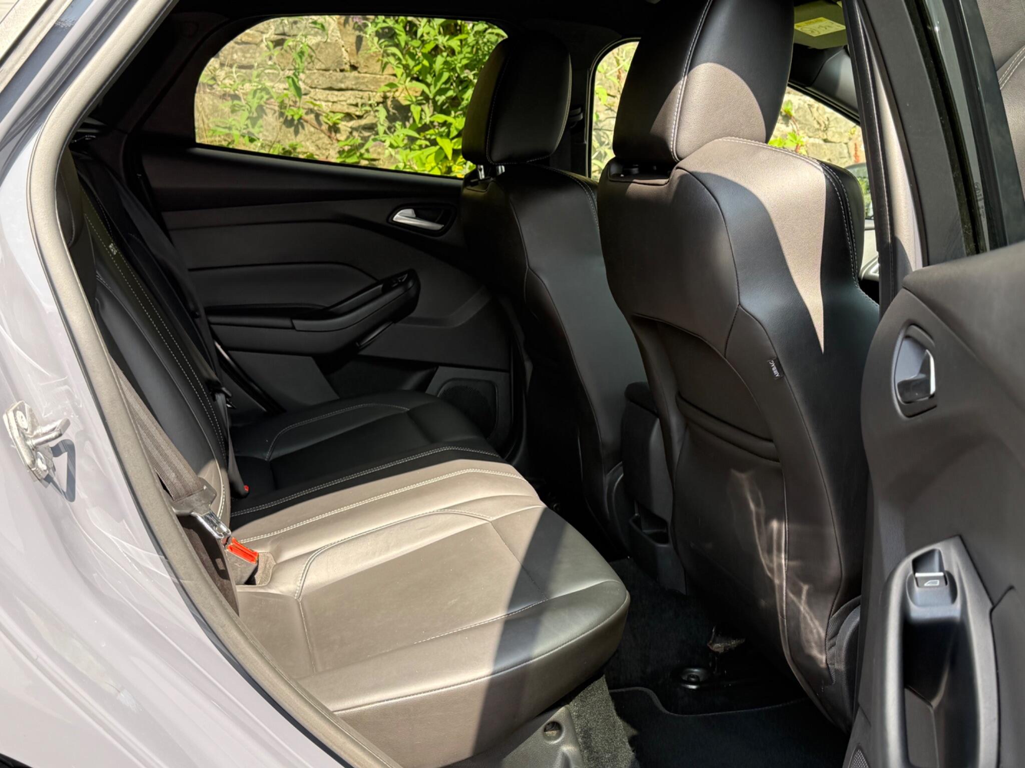 Ford Focus view 15