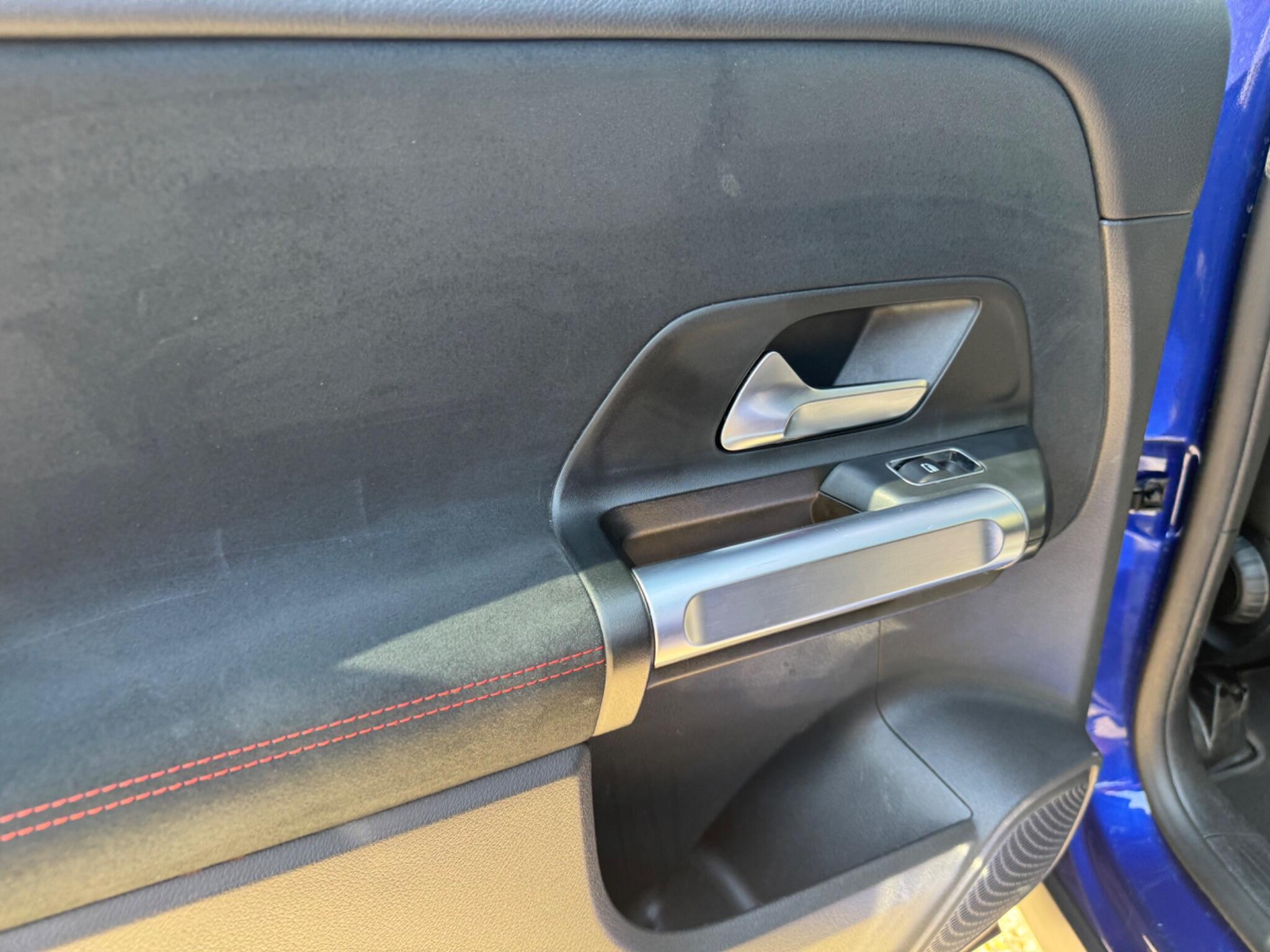 Mercedes-Benz GLB view 33