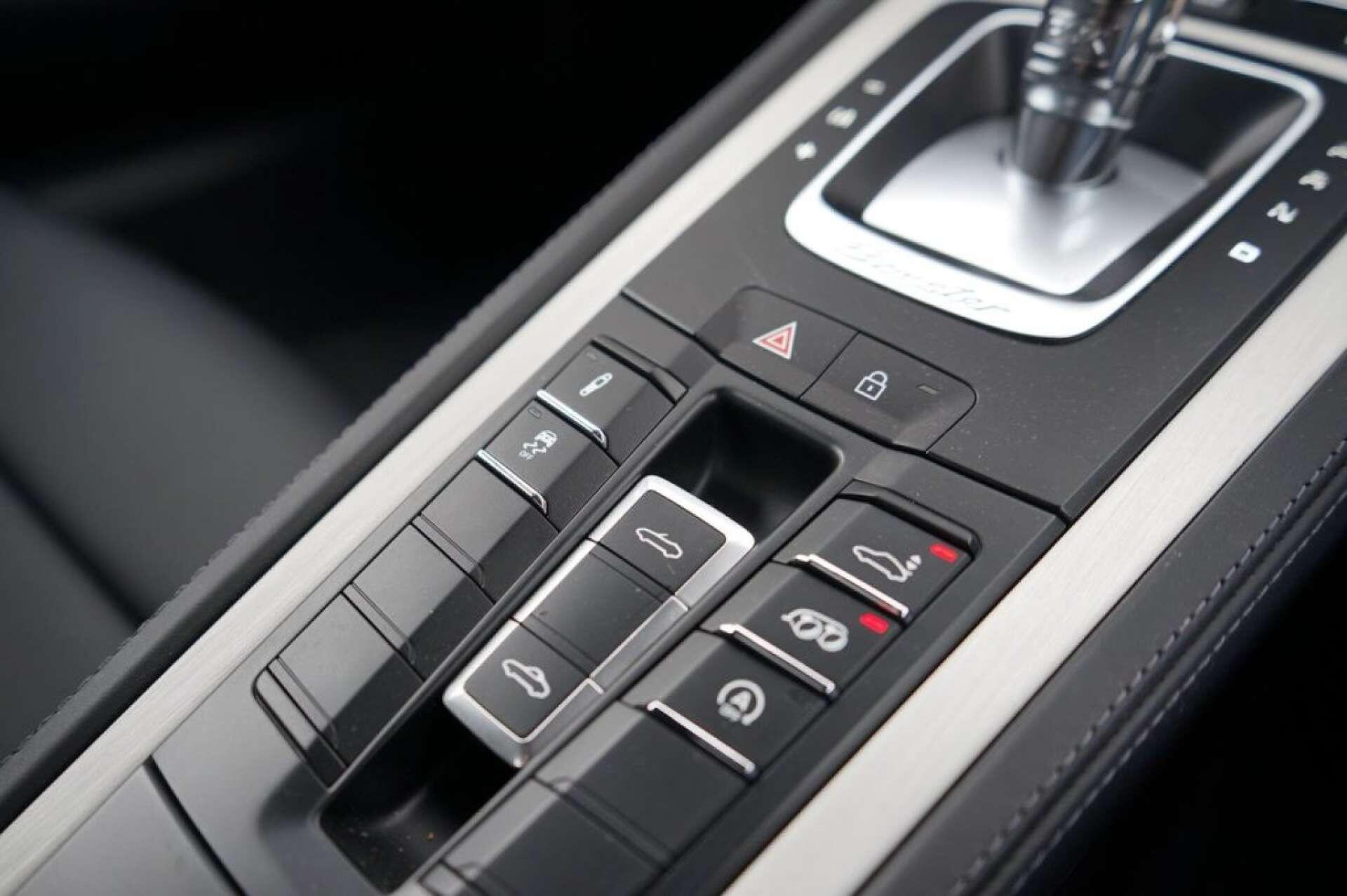 Porsche Boxster view 12