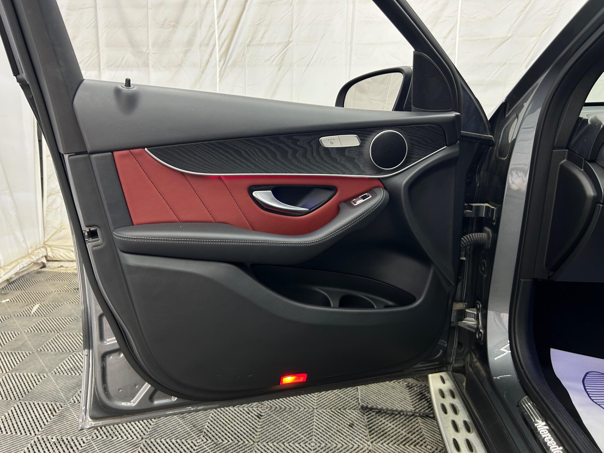 Mercedes-Benz GLC view 31