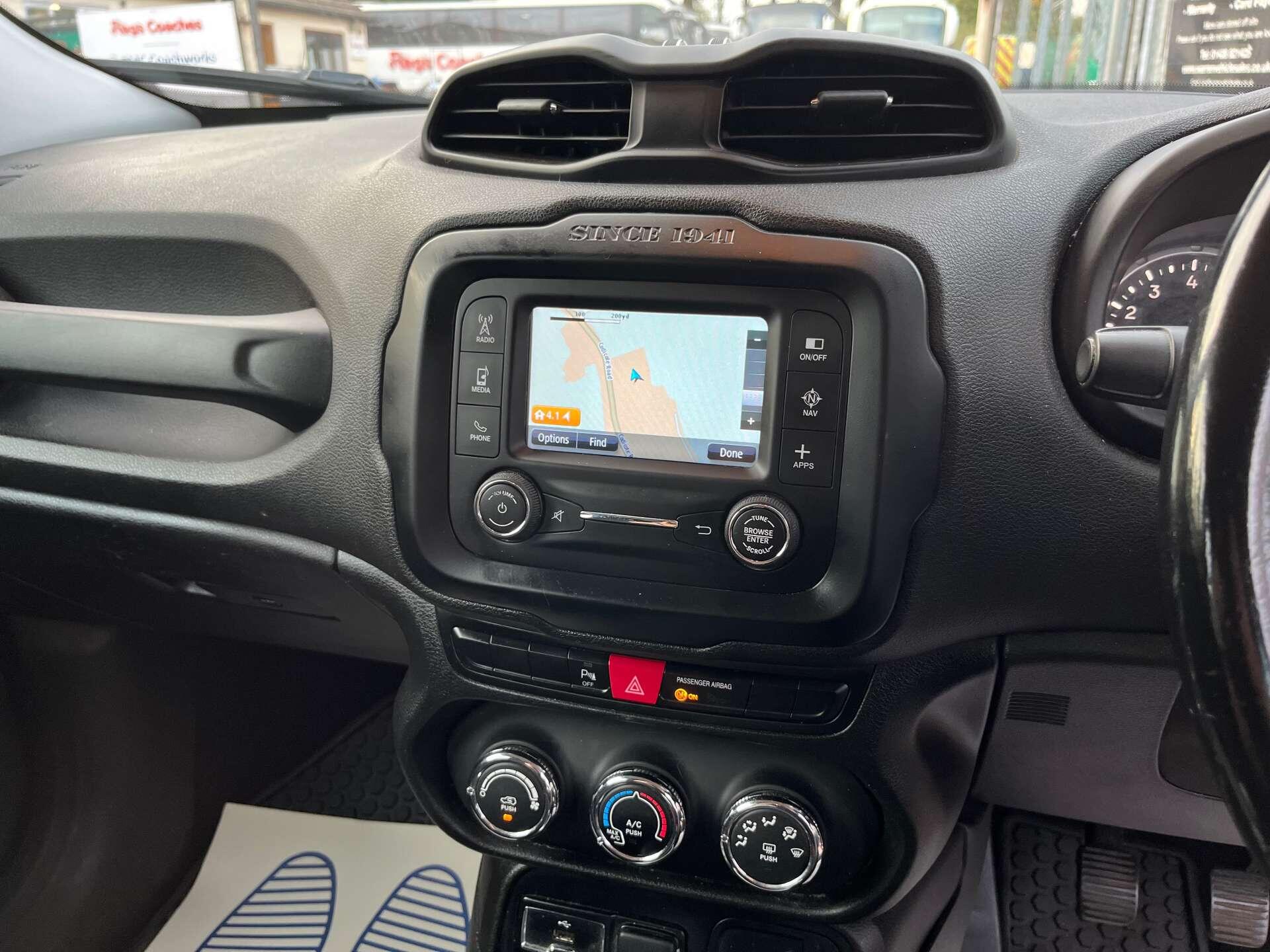 Jeep Renegade view 39