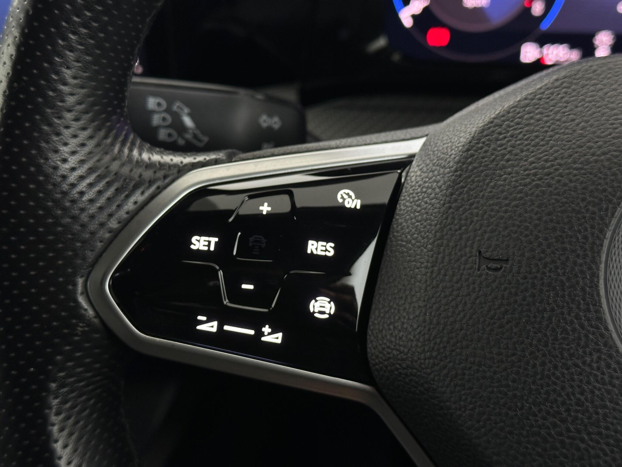 Volkswagen Golf view 14