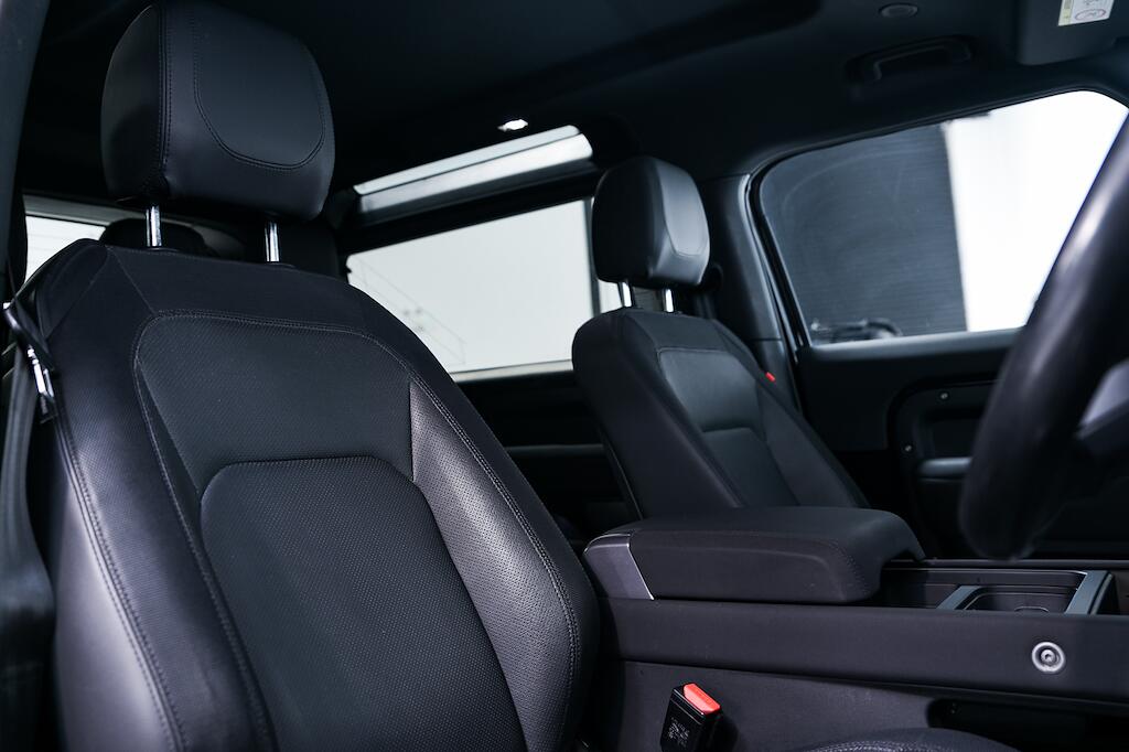 Land Rover Defender view 14