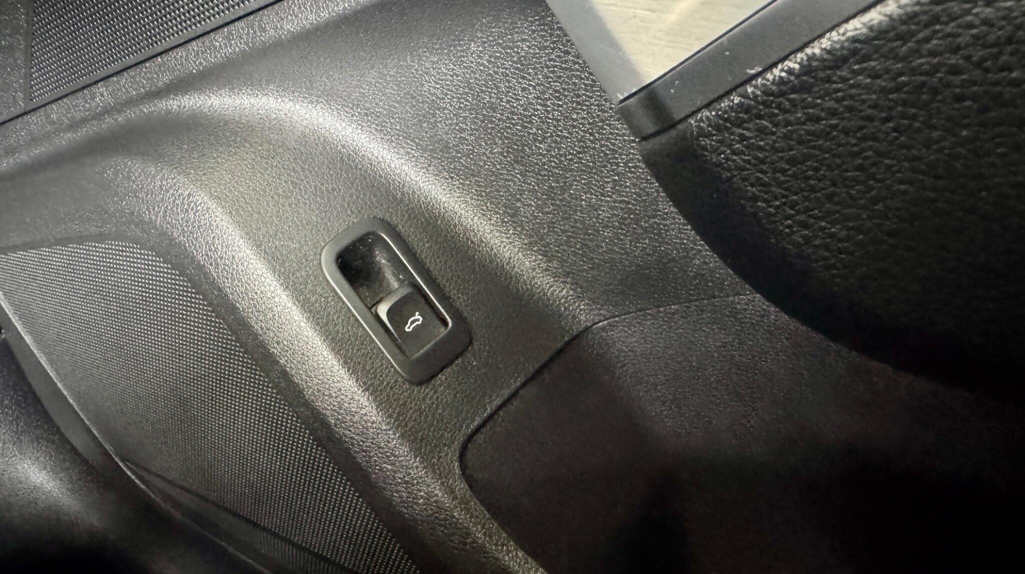 Audi Q2 view 43