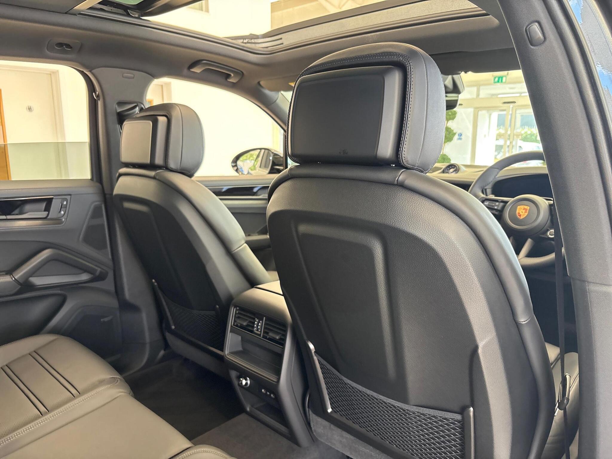 Porsche Cayenne view 45
