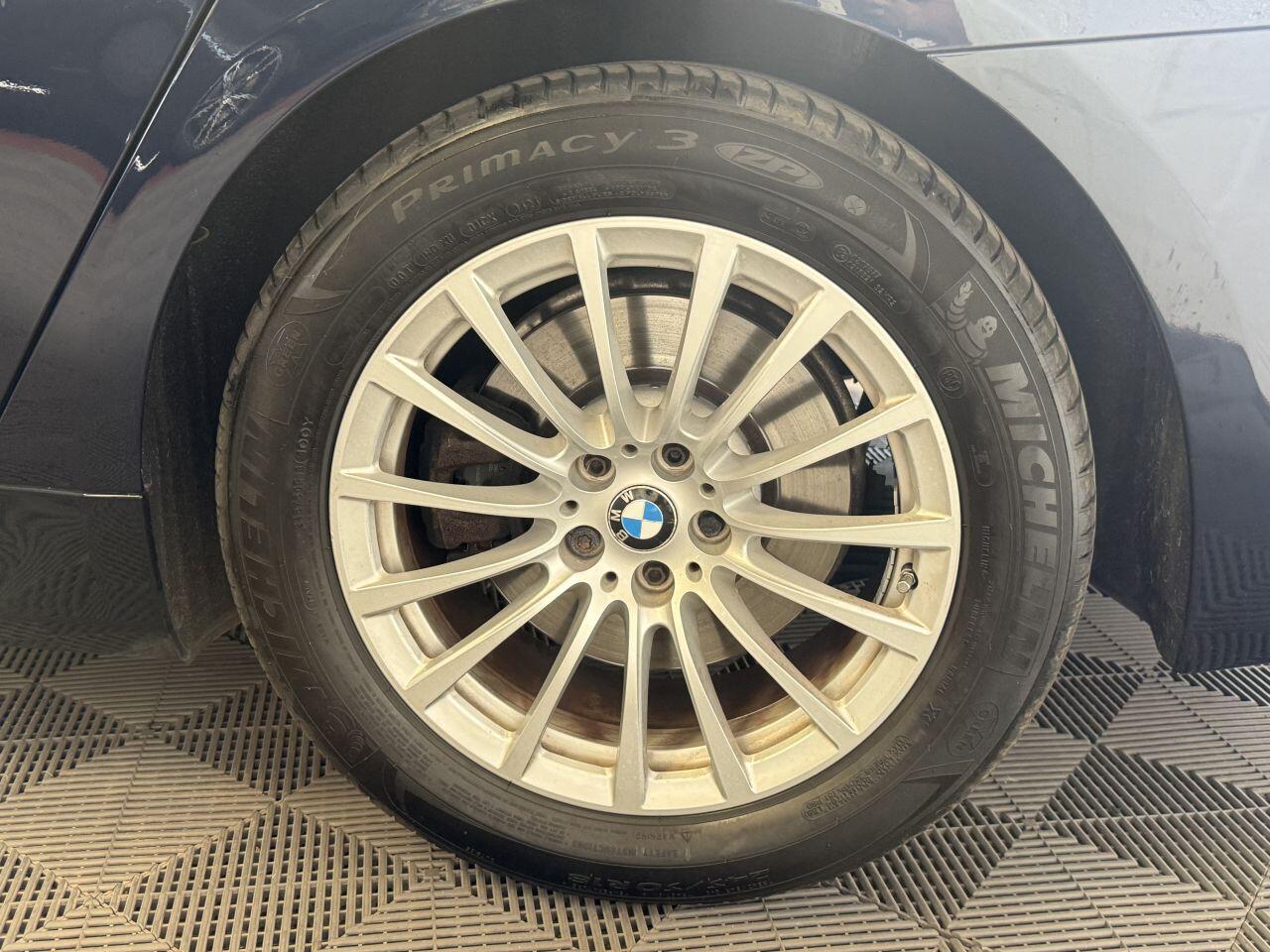BMW 7 Series view 21