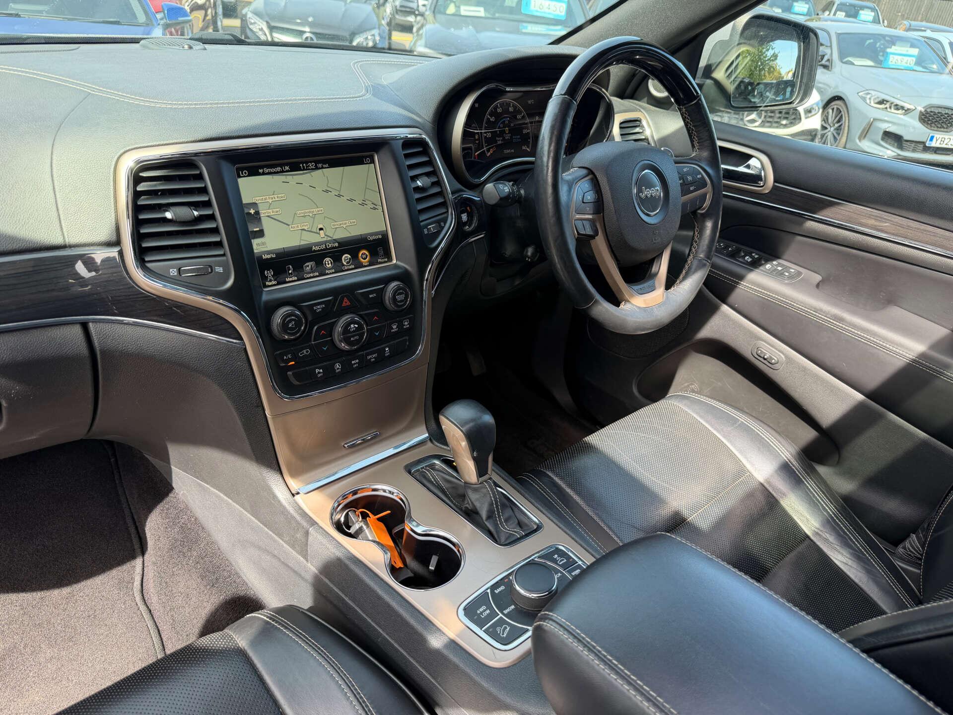 Jeep Grand Cherokee view 11