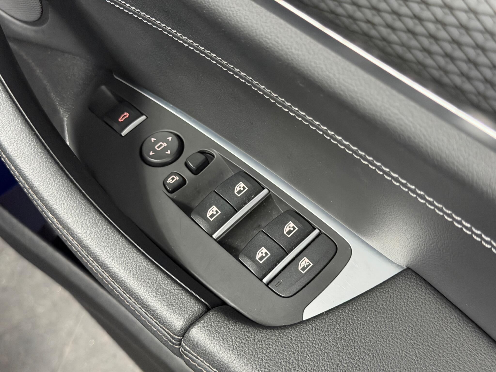 BMW X4 view 24