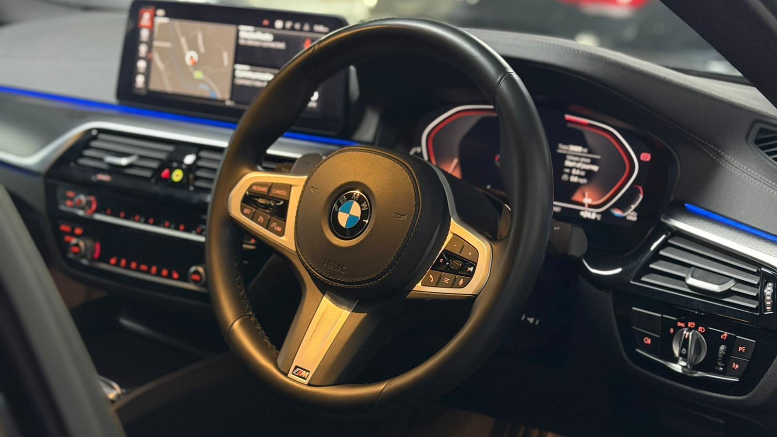 BMW 5 Series view 25