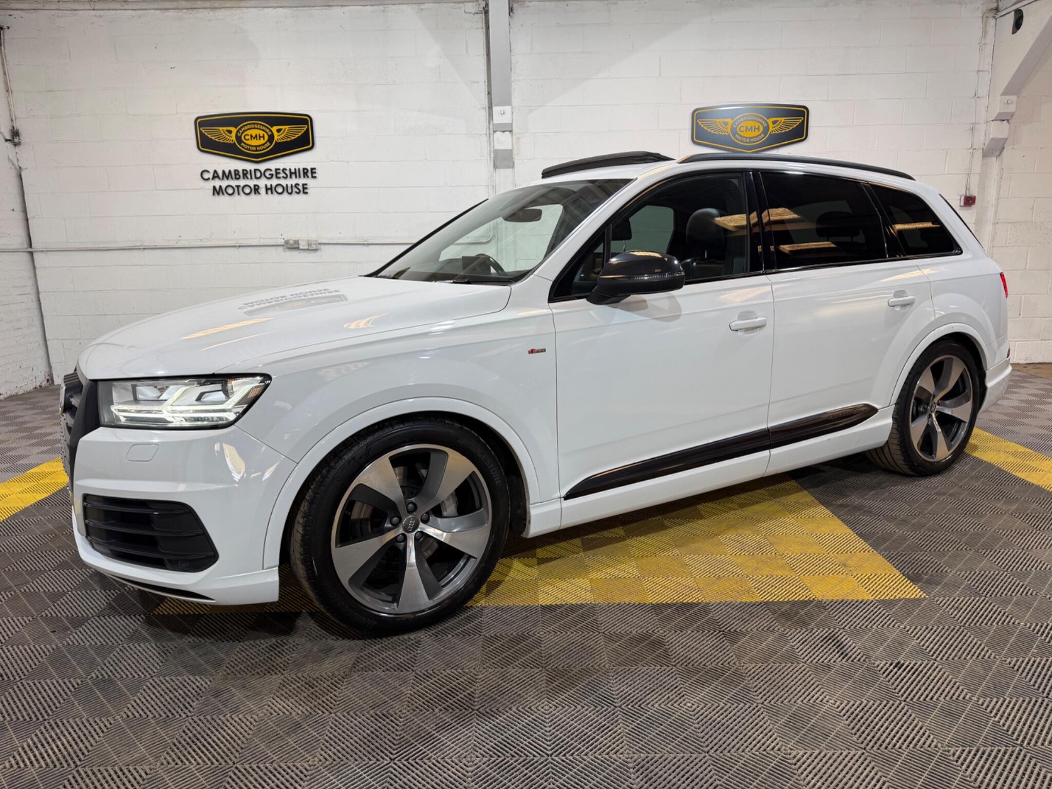 Audi Q7 view 4