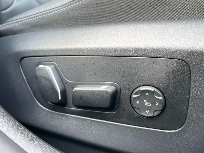 BMW 5 Series view 23