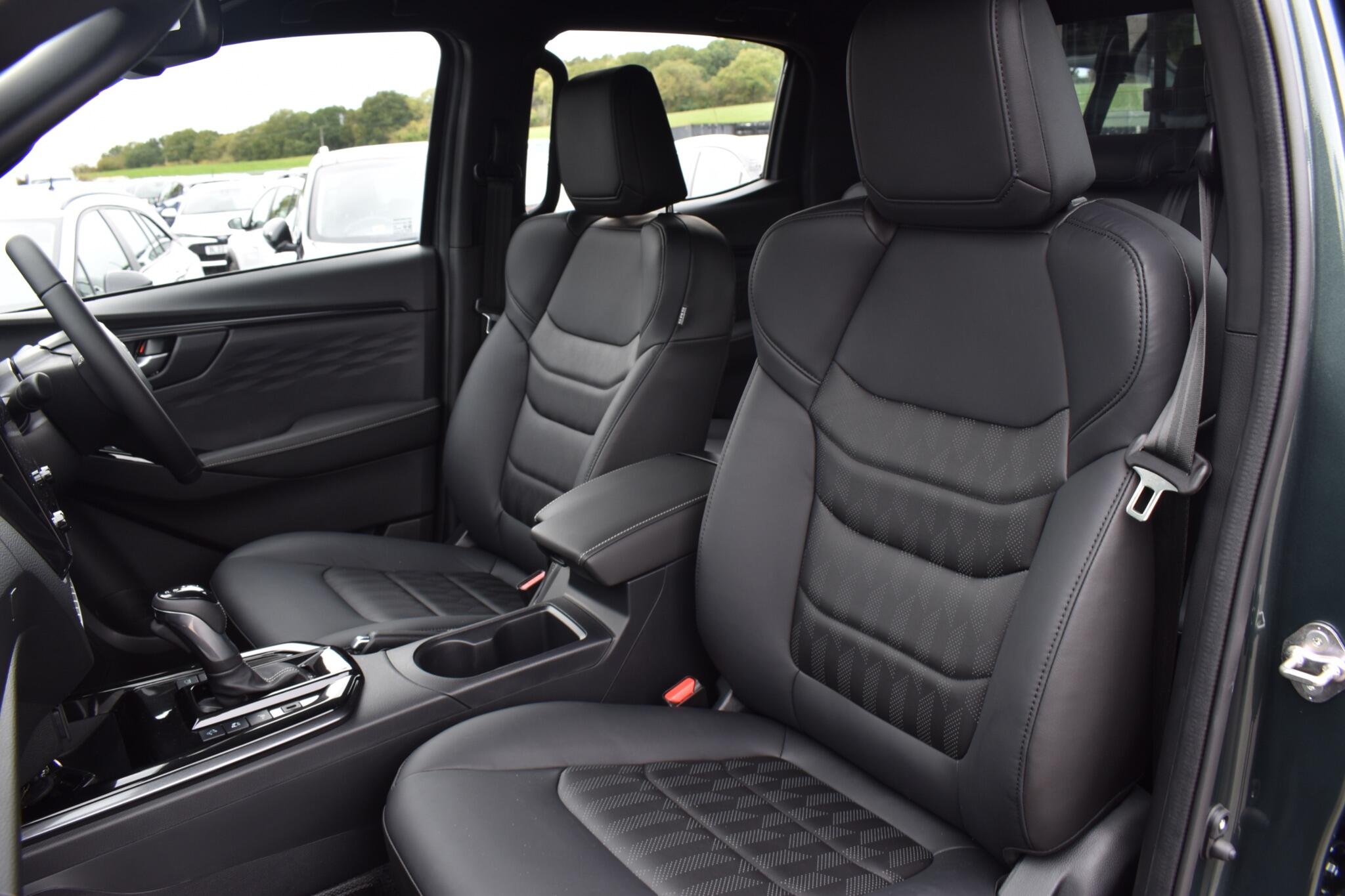 D-Max - 1.9 TD V-Cross Huntsman Auto 4WD Euro 6 - Image 18