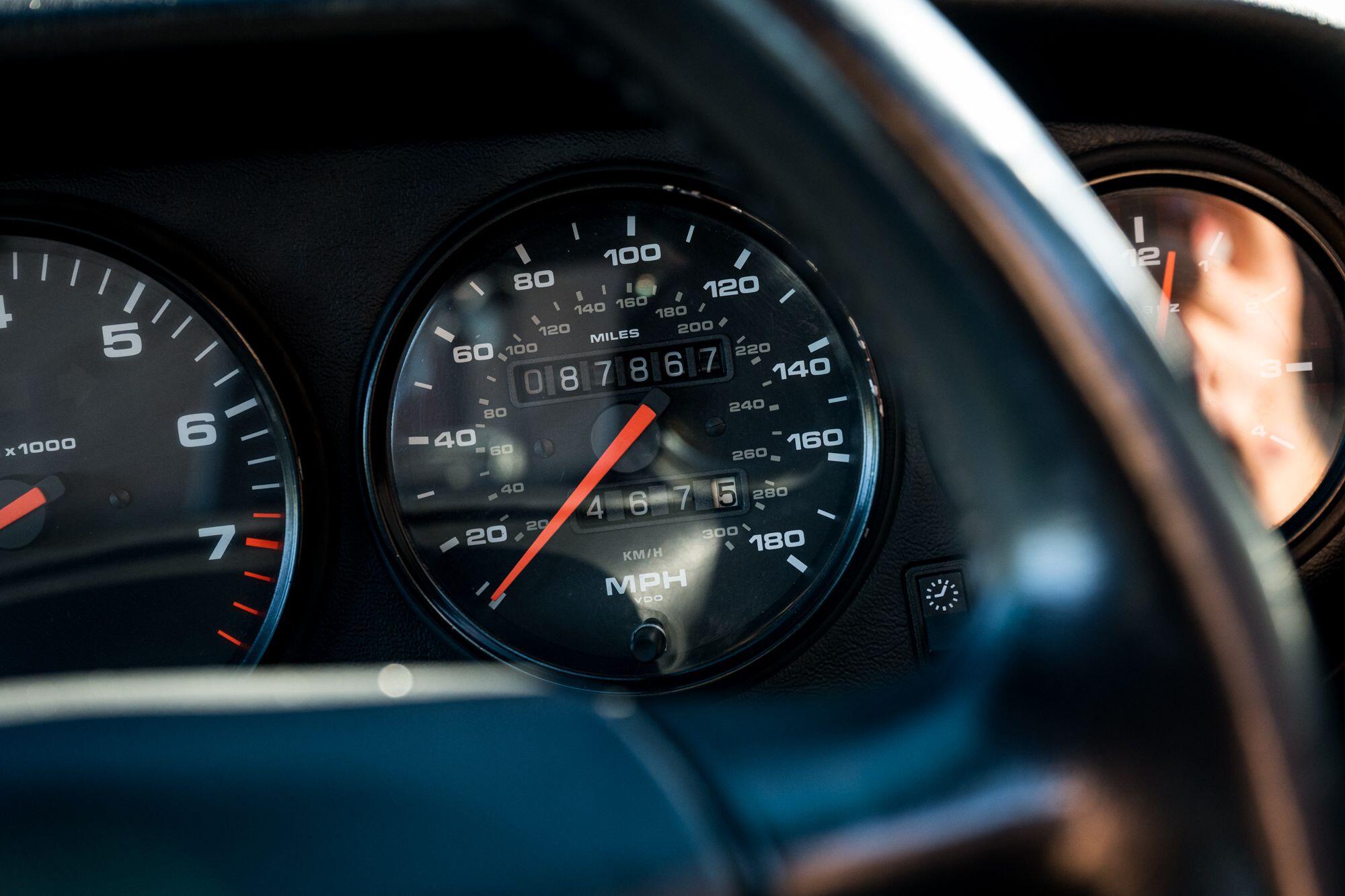 Porsche 911 view 38