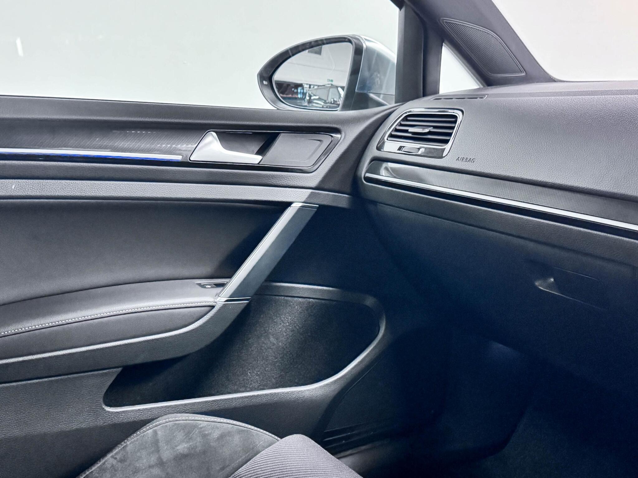 Volkswagen Golf view 28