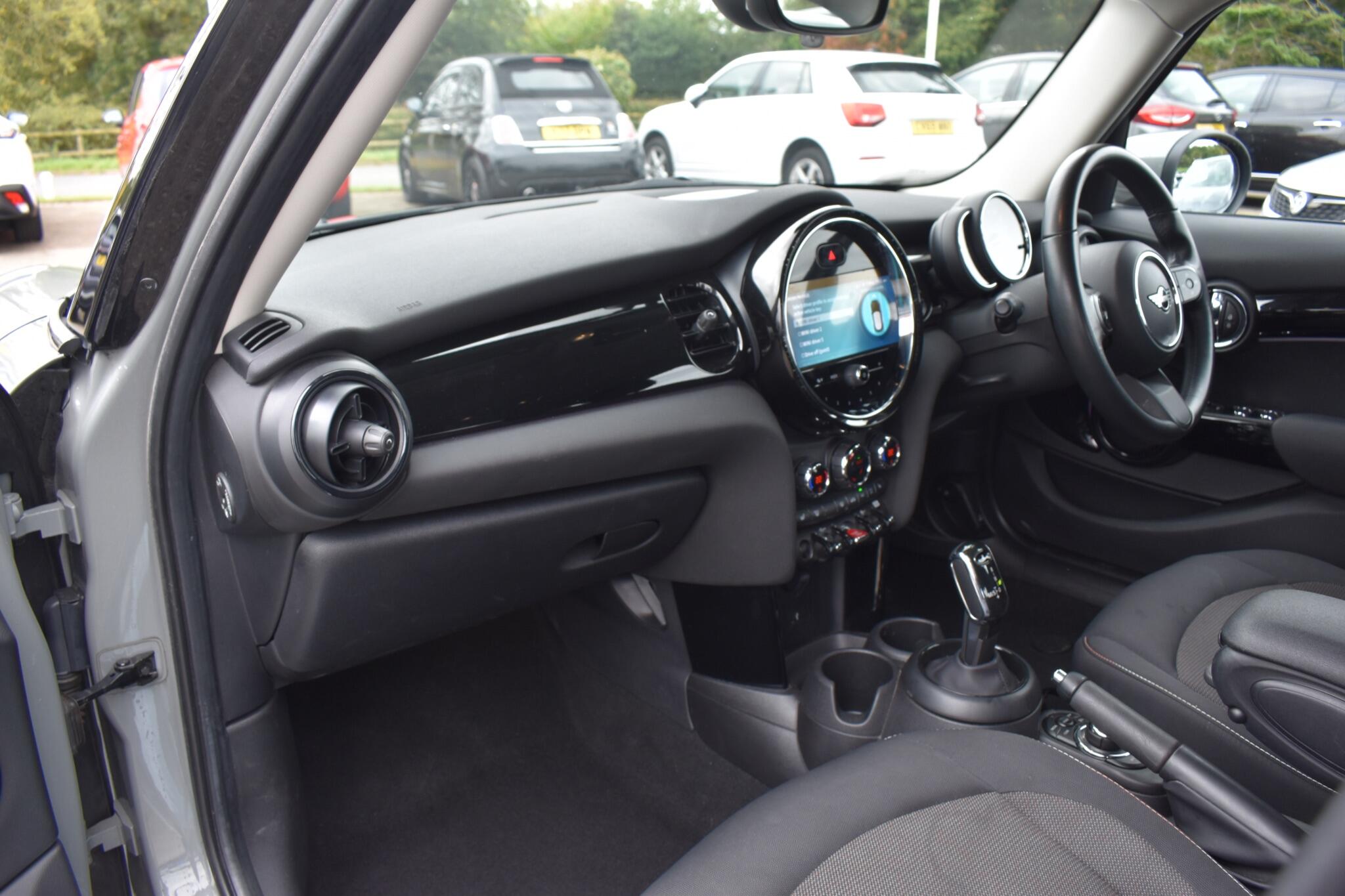 Hatch - 1.5 Cooper Classic Steptronic Euro 6 (s/s) 5dr - Image 17