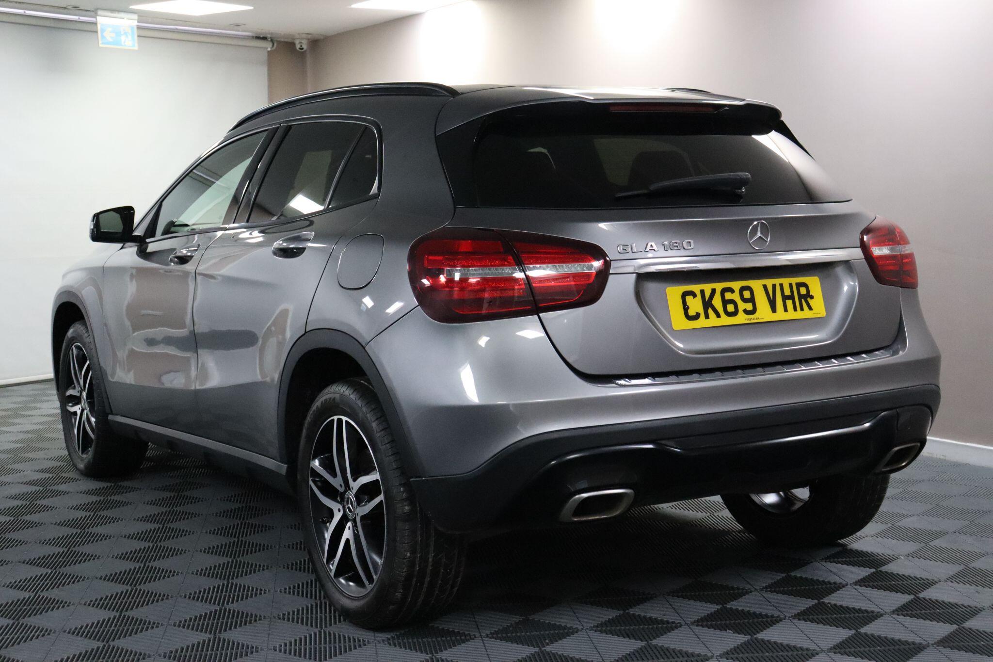 Mercedes-Benz Gla view 10