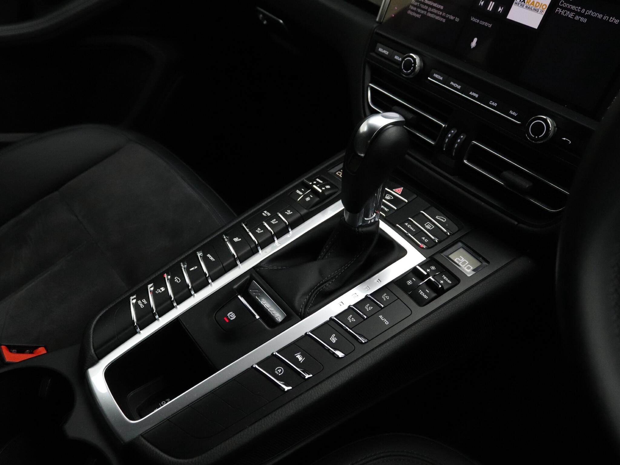Porsche Macan view 12