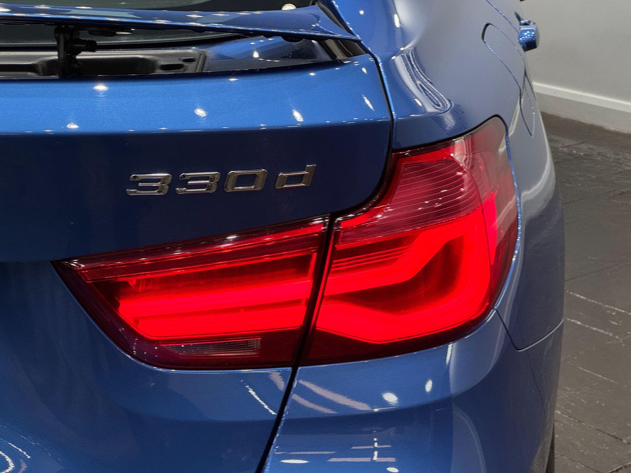 BMW 3 Series view 24