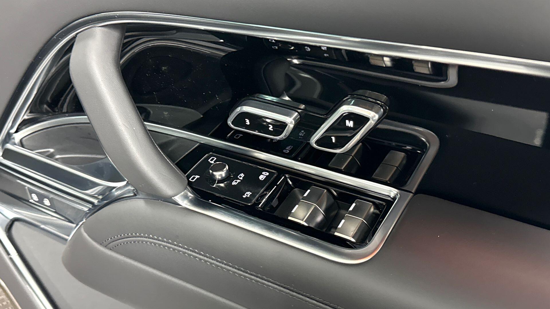 Land Rover Range Rover view 25