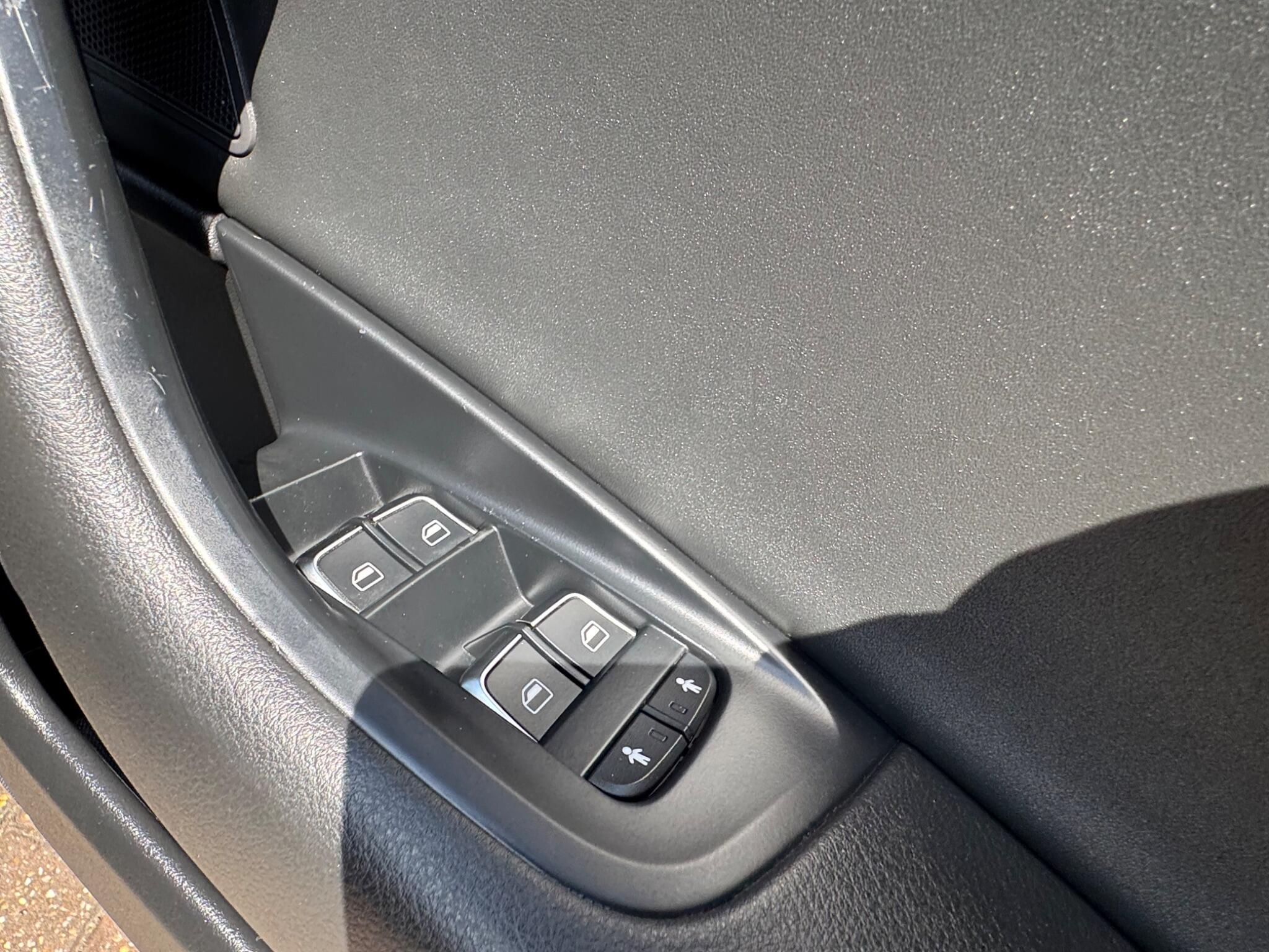 Audi A6 Avant view 15
