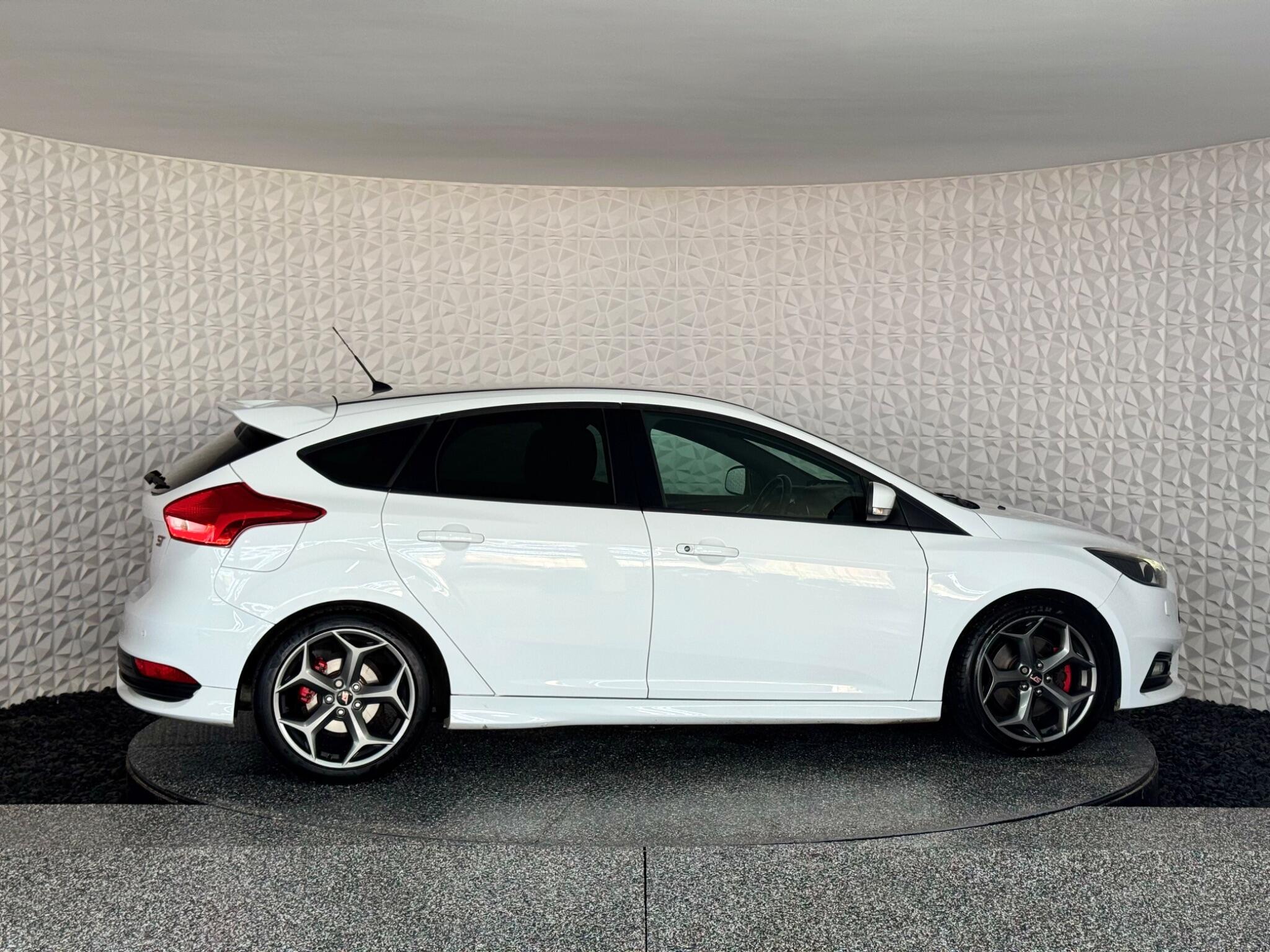 Ford Focus view 11