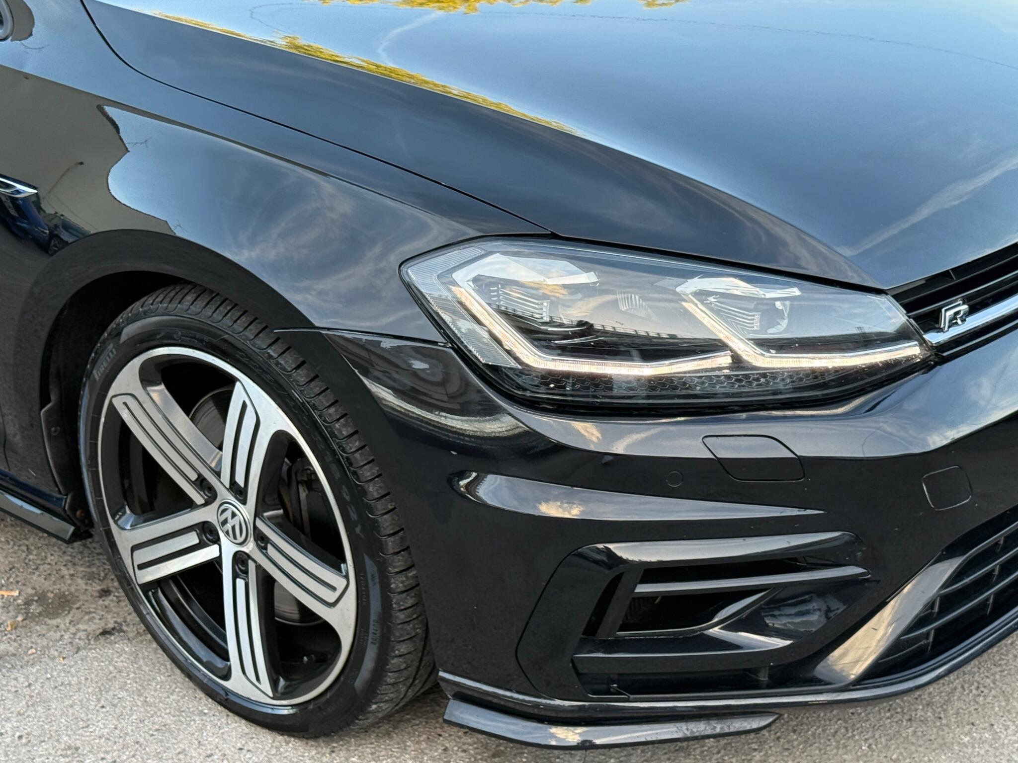 Volkswagen Golf - Image 22