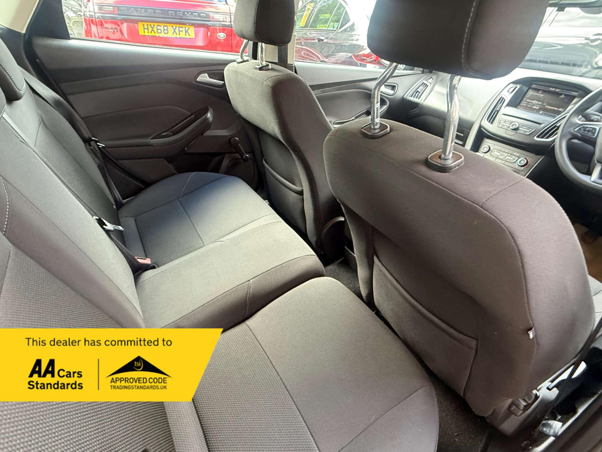 Ford Focus view 31