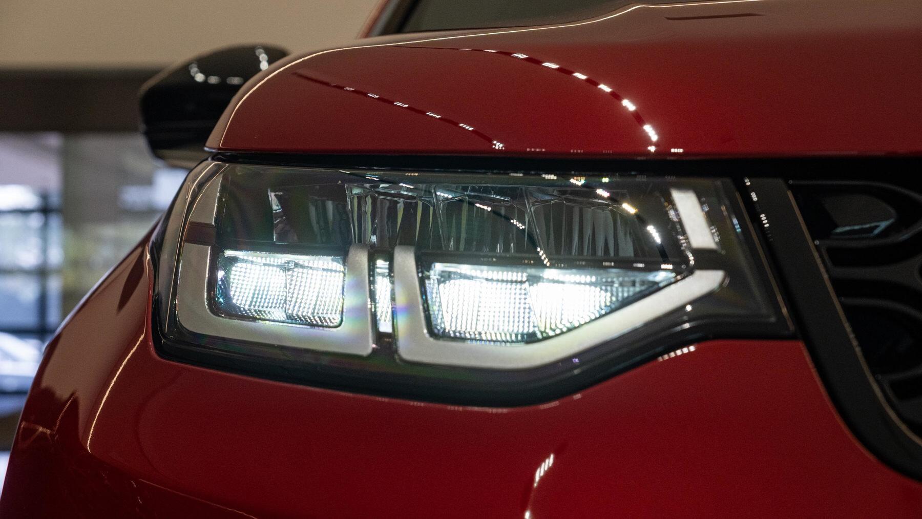 Land Rover Discovery Sport view 24