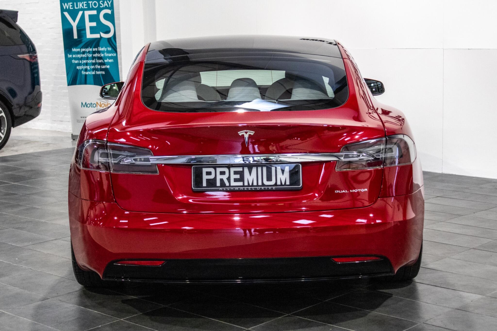 Tesla Model S view 8