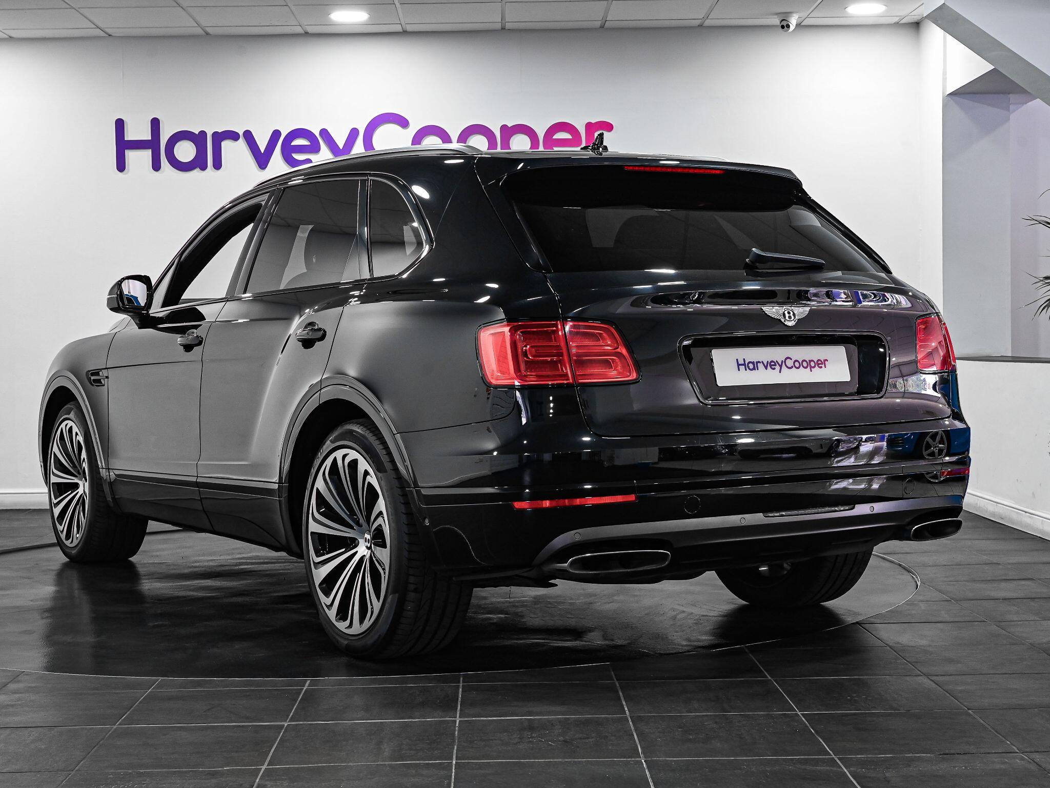 Bentley Bentayga view 7