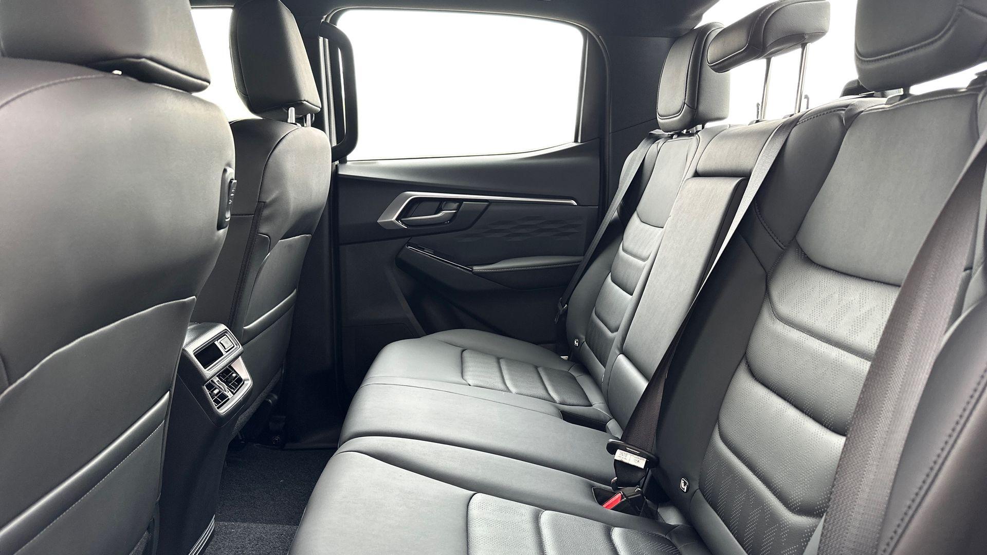 Isuzu D-Max view 4