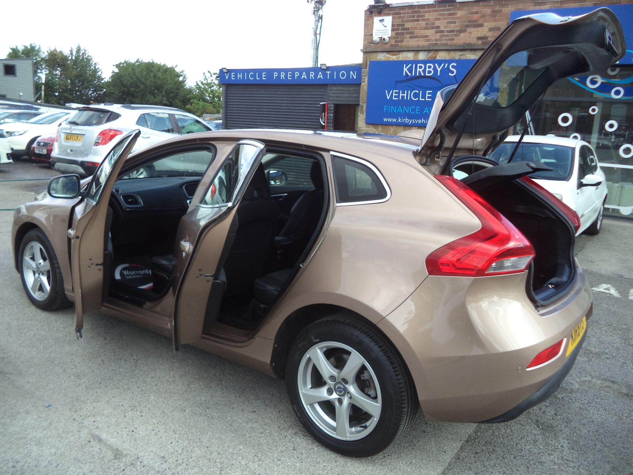 Volvo V40 view 19