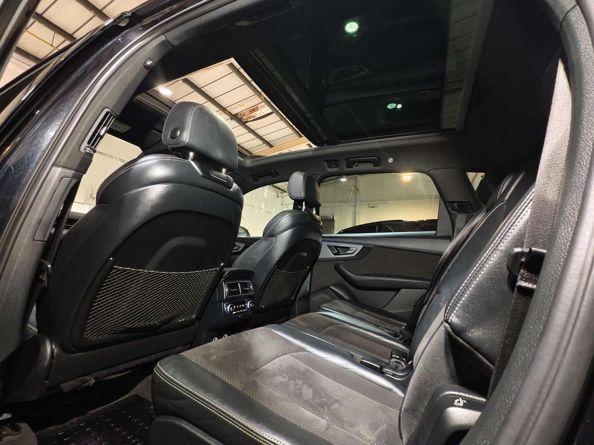 Audi Q7 view 24