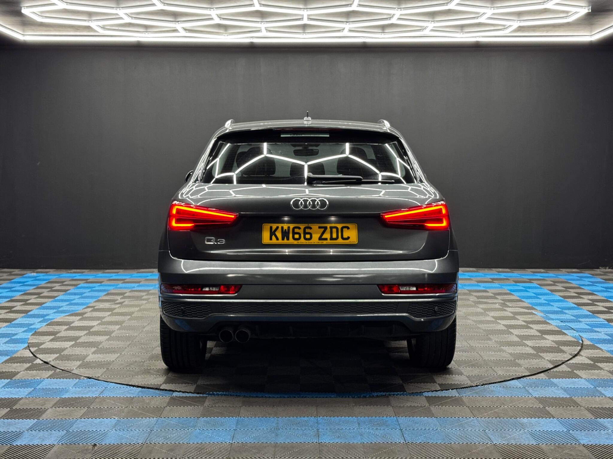 Audi Q3 view 6