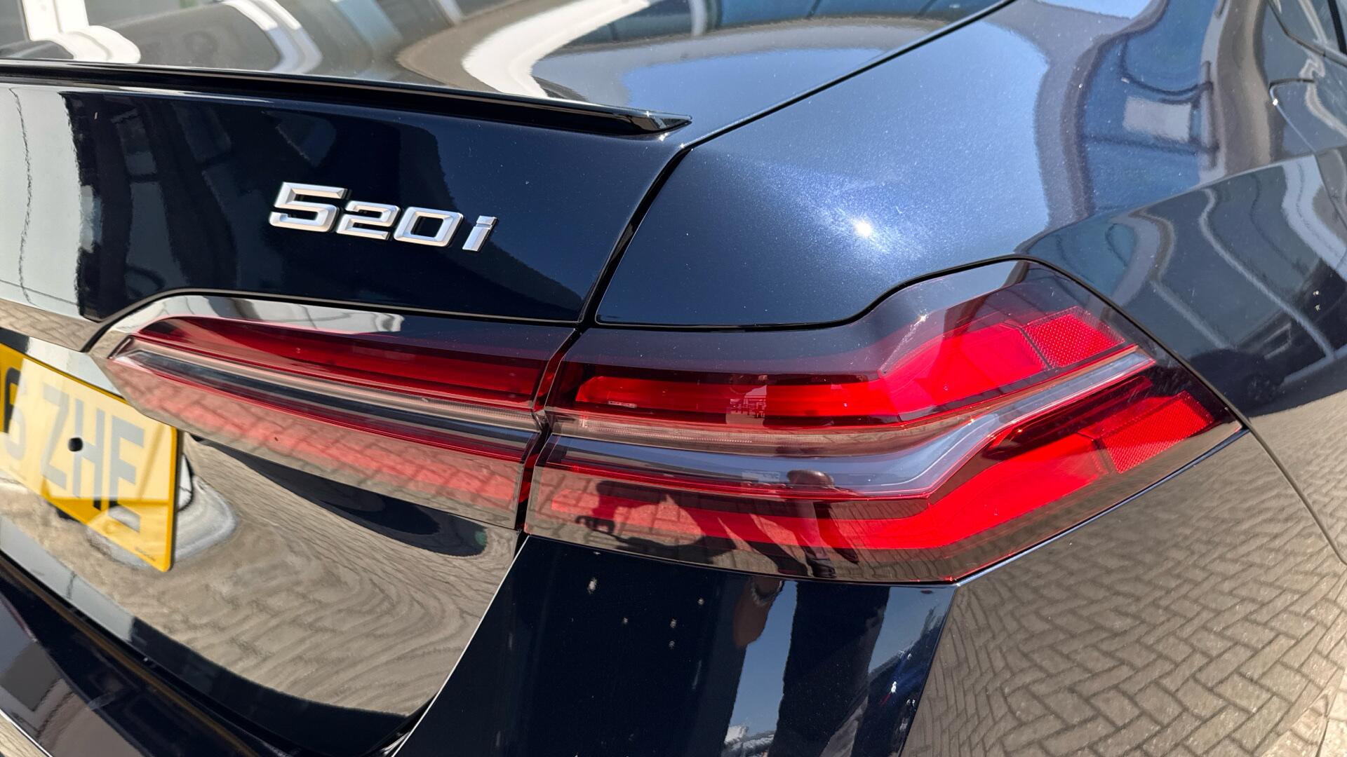 BMW 5 Series view 21