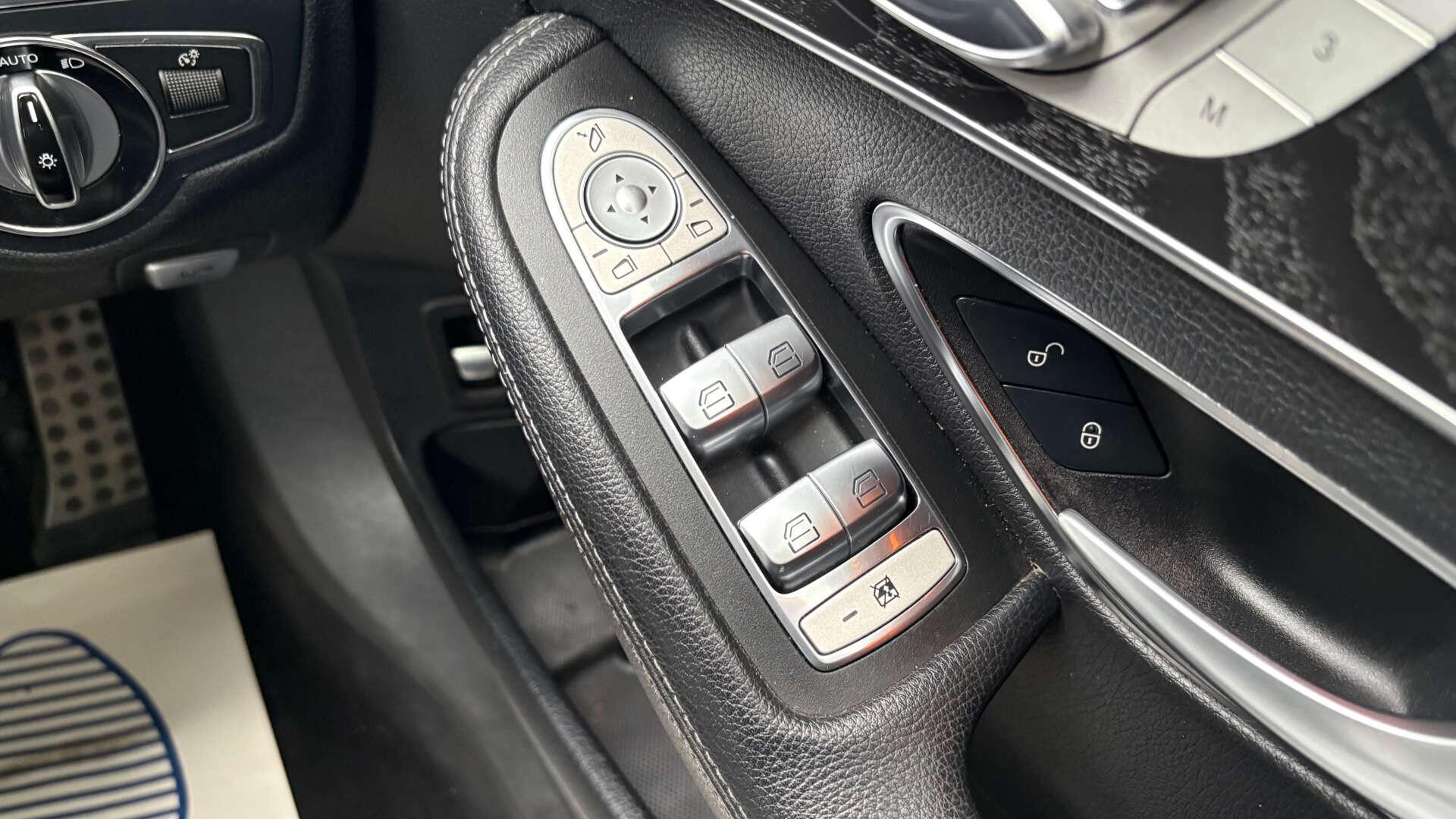 Mercedes-Benz C-Class view 25