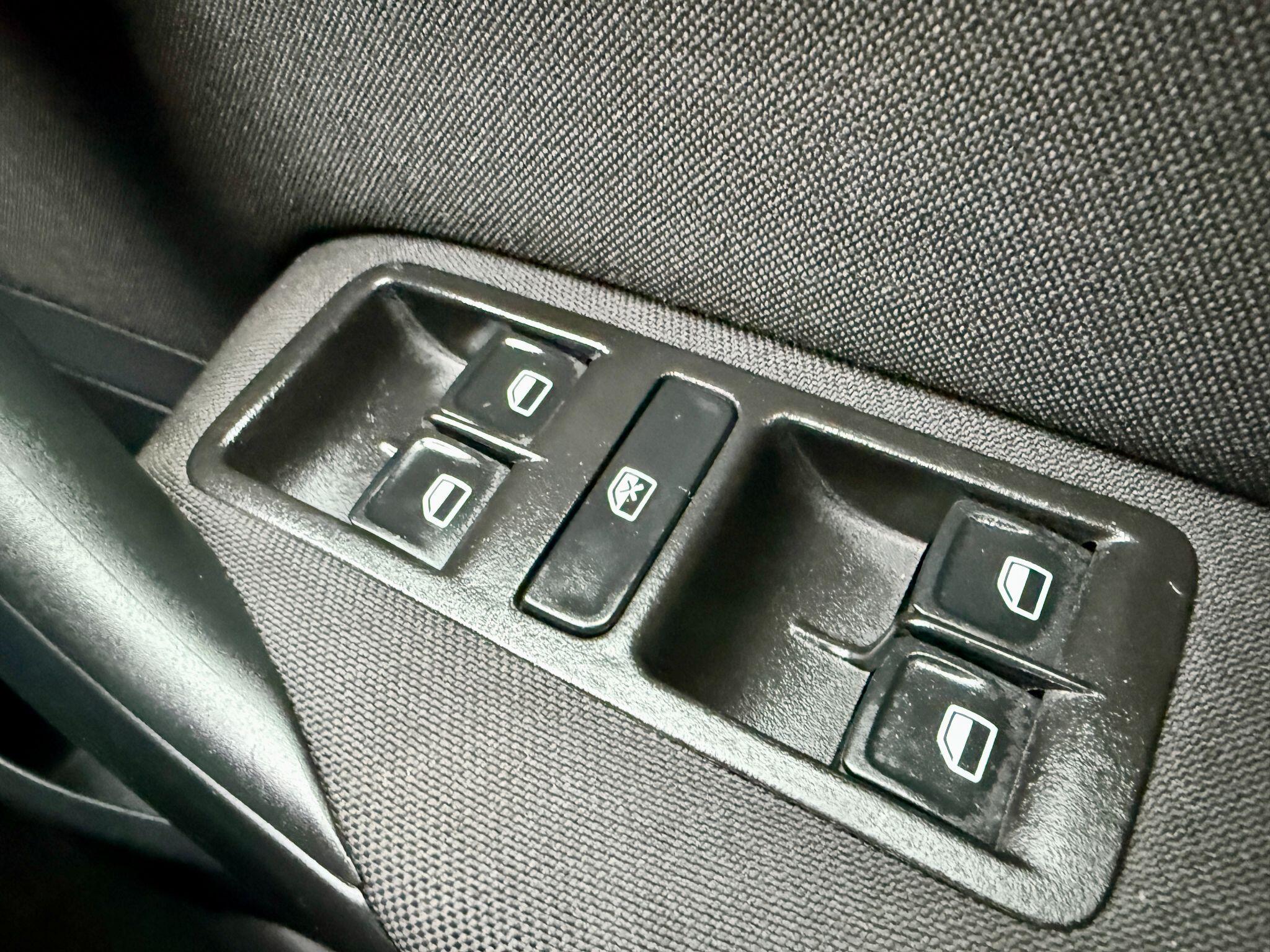 2014 Volkswagen Polo image 32