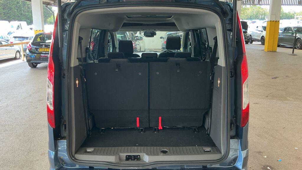 Ford Grand Tourneo Connect view 11