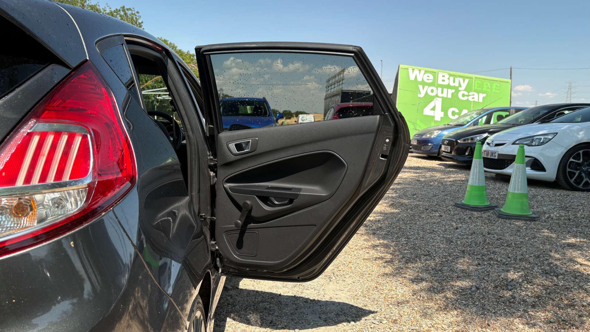 Ford Fiesta view 34