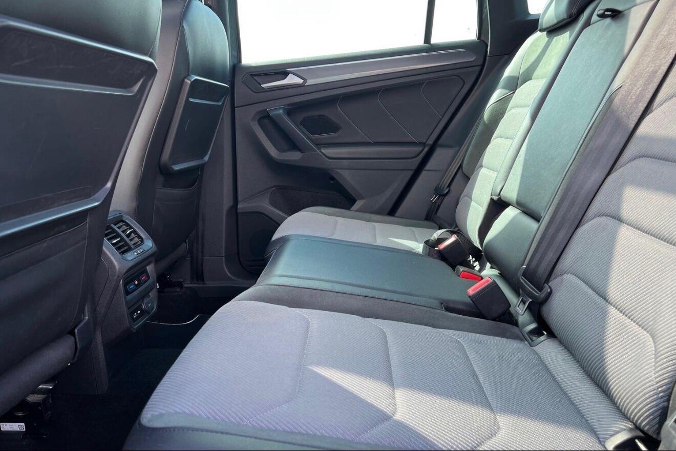 Volkswagen Tiguan view 5