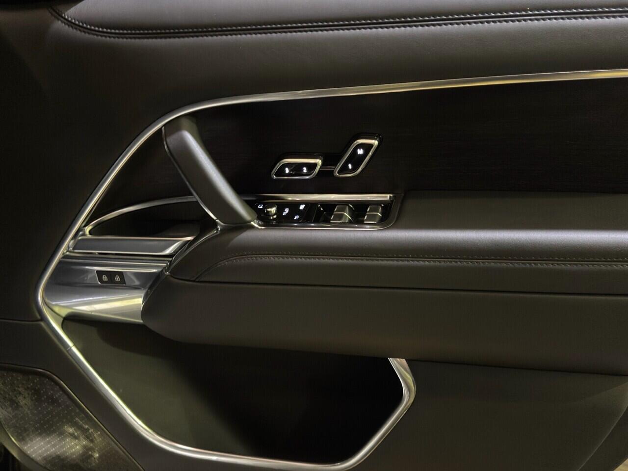 Land Rover Range Rover view 9