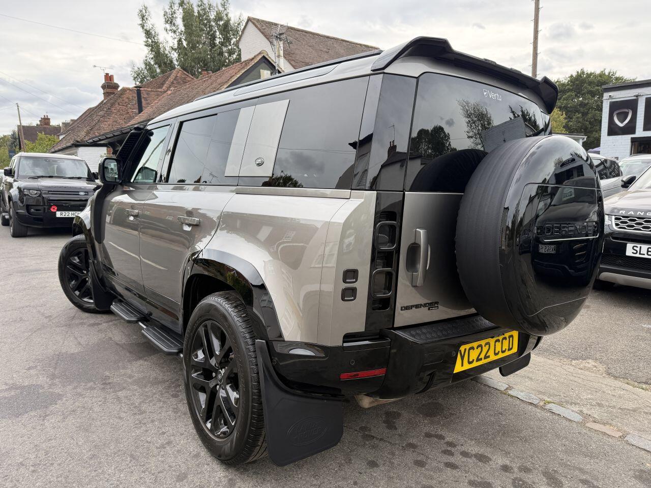Land Rover Defender 110 view 7