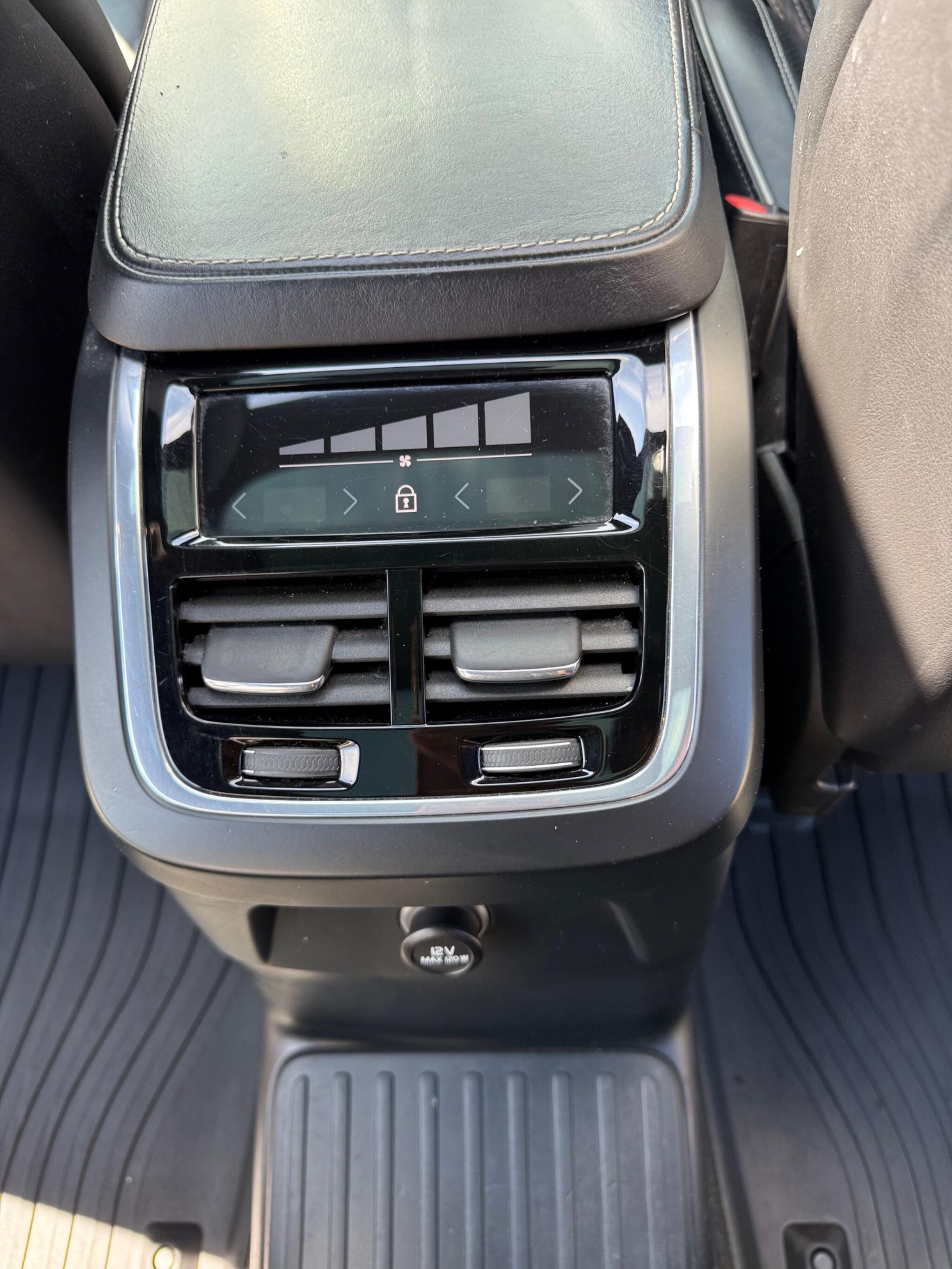Volvo XC90 view 48