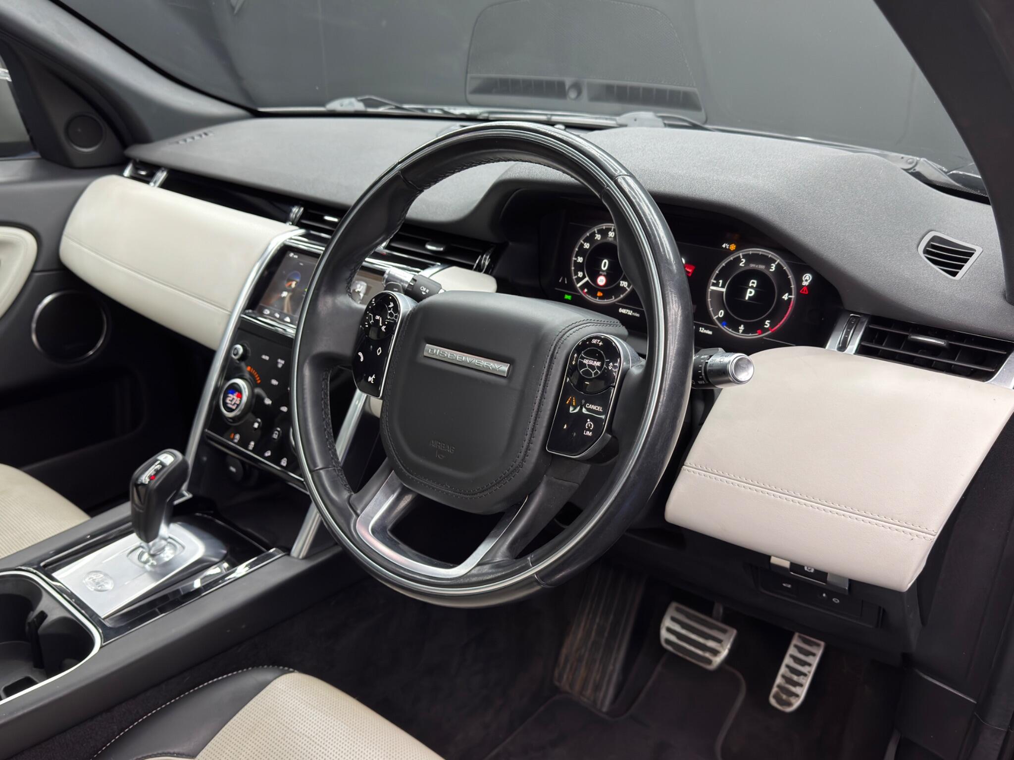Land Rover Discovery Sport view 9