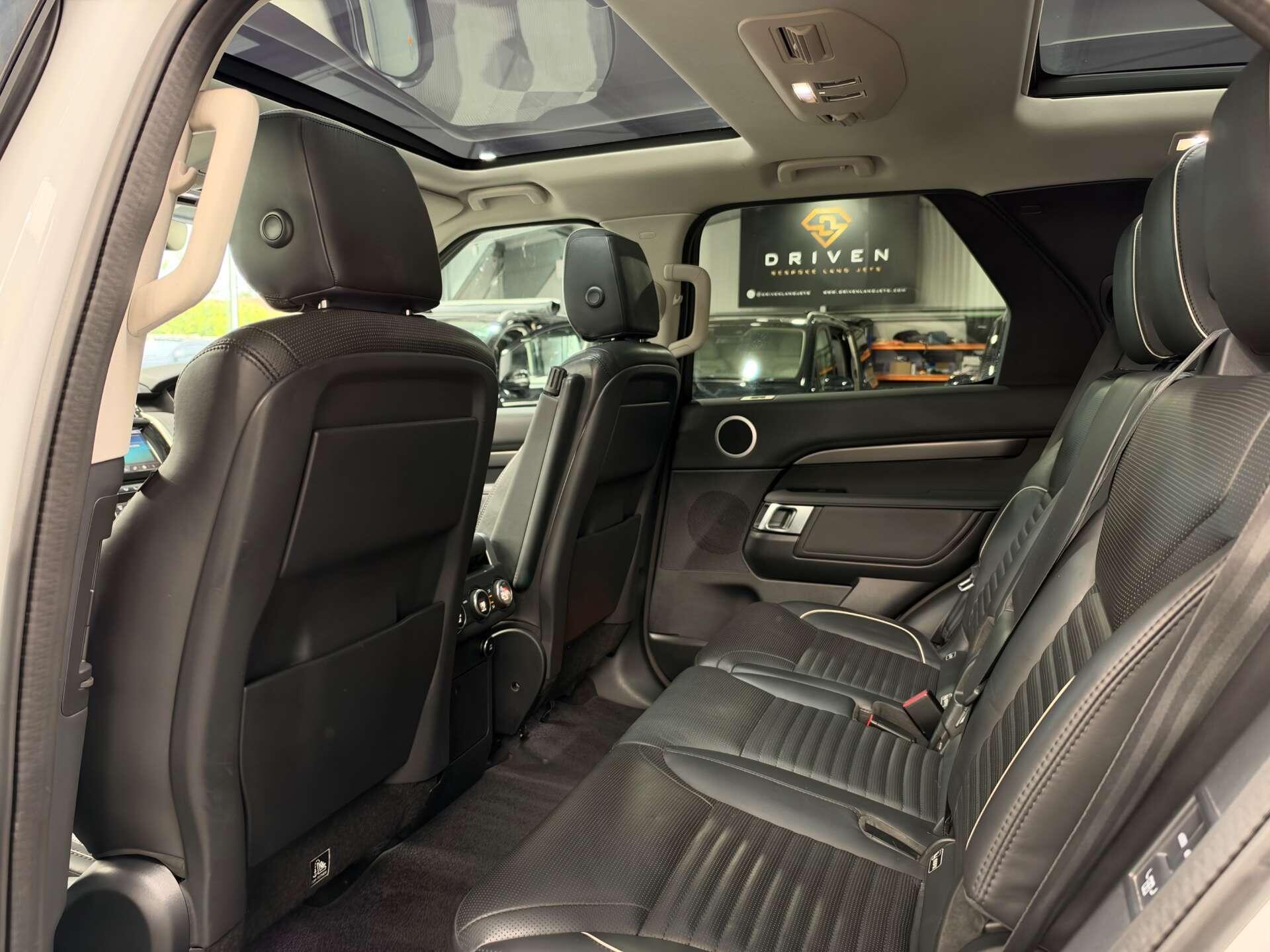 Land Rover Discovery view 30